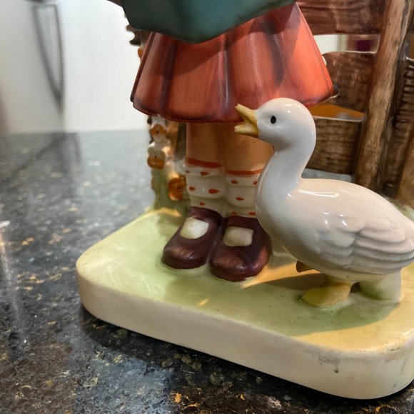 VINTAGE LEGO JAPAN CERAMIC GIRL WITH DUCK FIGURINE - Picture 7 of 8